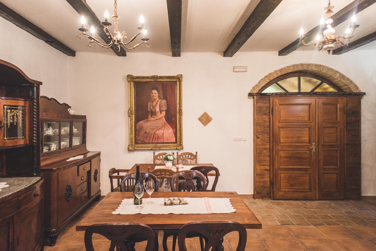 Tri Mudraca Inn Karanac Екстериор снимка