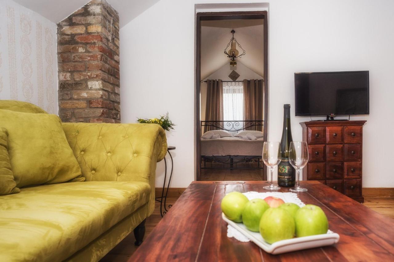 Tri Mudraca Inn Karanac Екстериор снимка