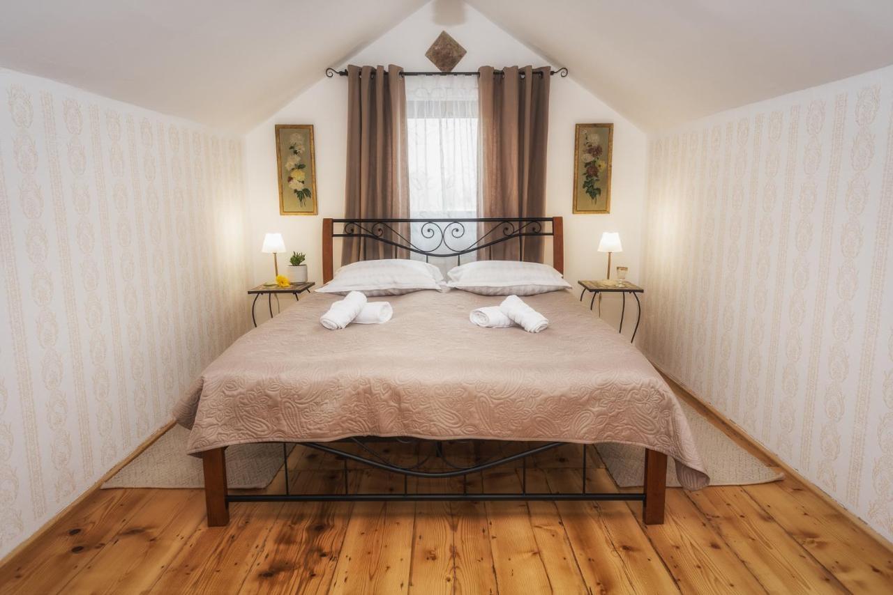 Tri Mudraca Inn Karanac Екстериор снимка