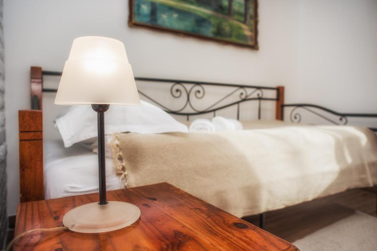 Tri Mudraca Inn Karanac Екстериор снимка
