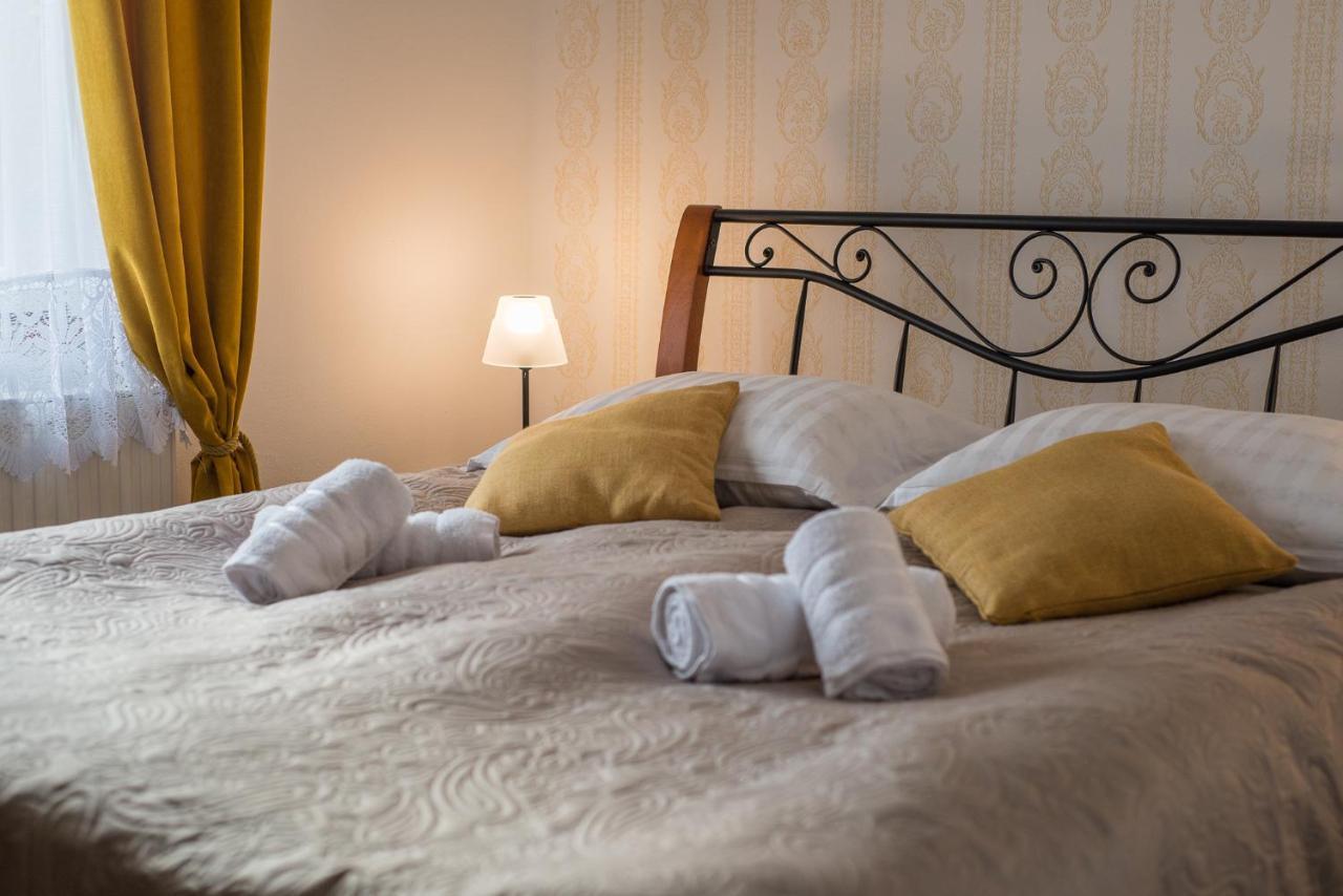 Tri Mudraca Inn Karanac Екстериор снимка