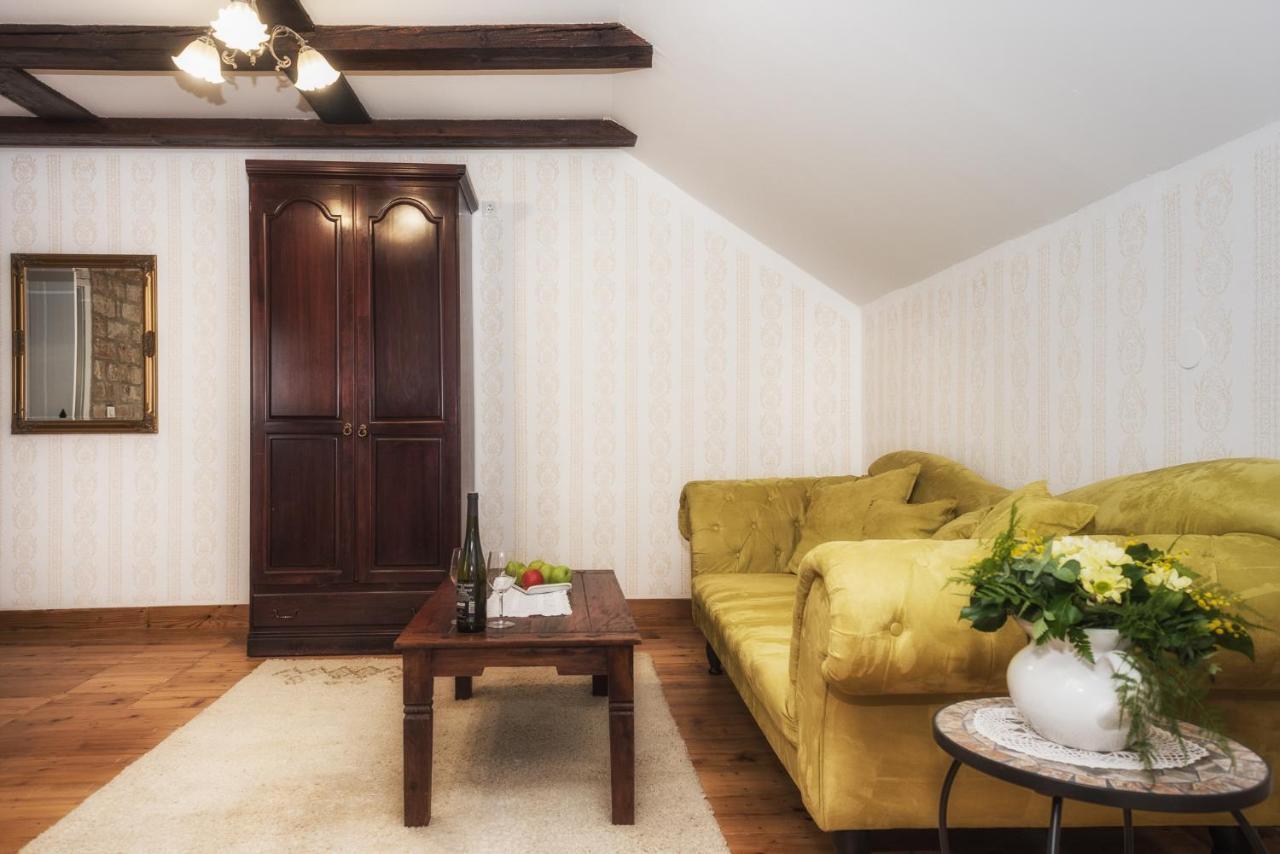 Tri Mudraca Inn Karanac Екстериор снимка