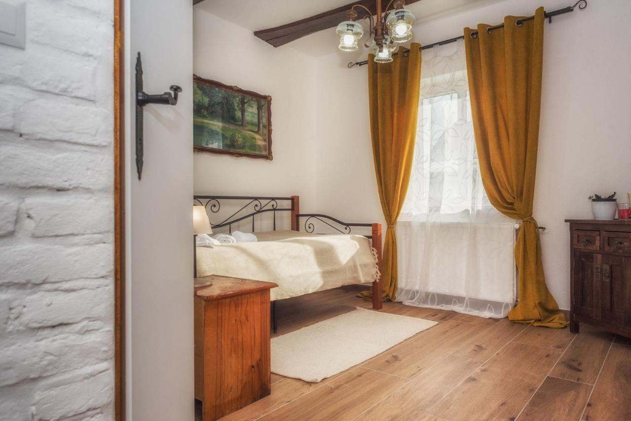 Tri Mudraca Inn Karanac Екстериор снимка