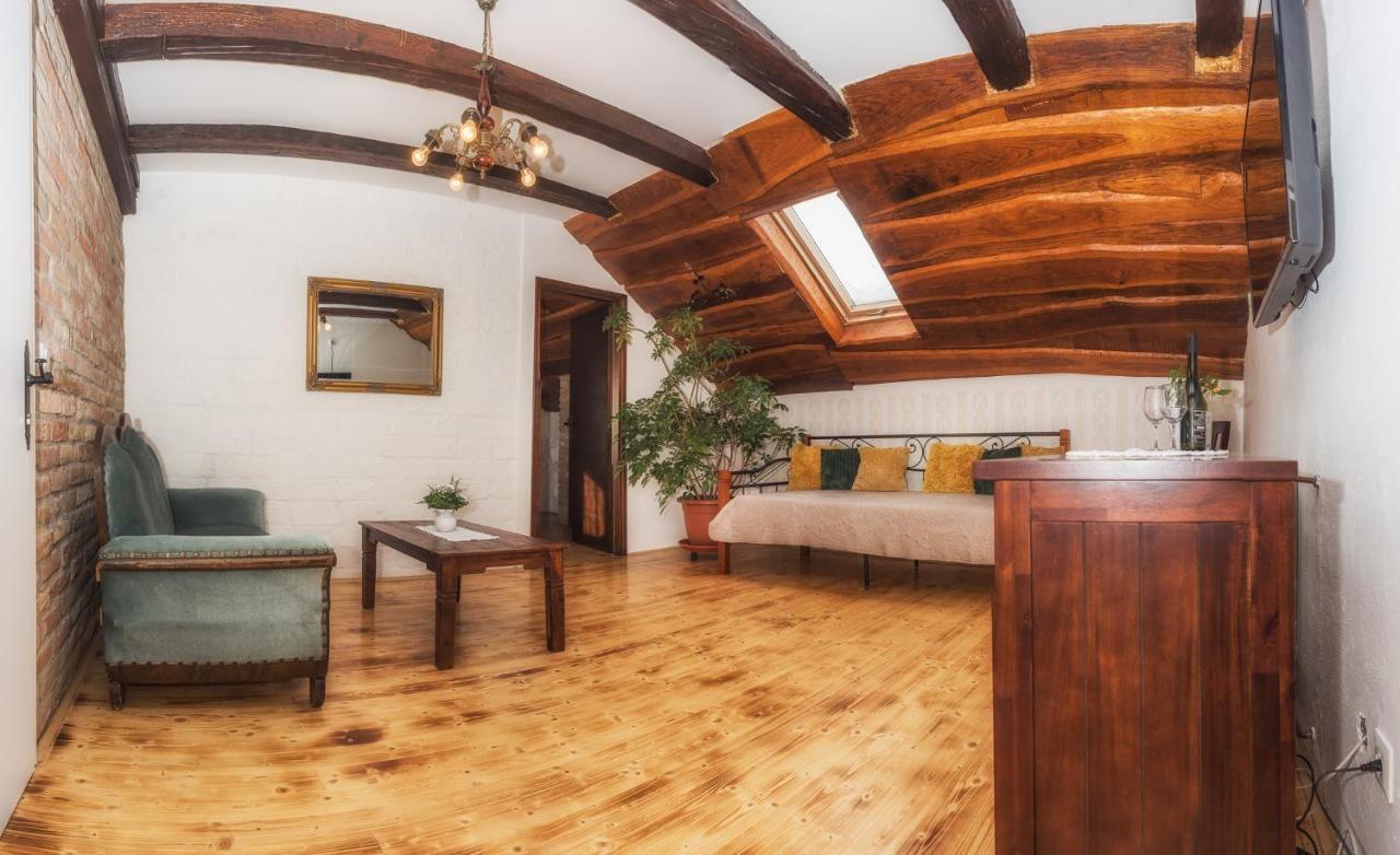 Tri Mudraca Inn Karanac Екстериор снимка
