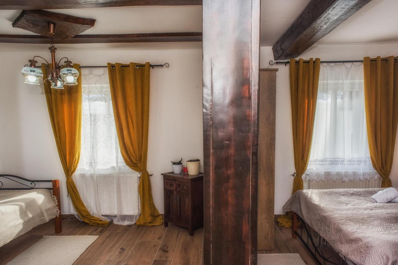 Tri Mudraca Inn Karanac Стая снимка
