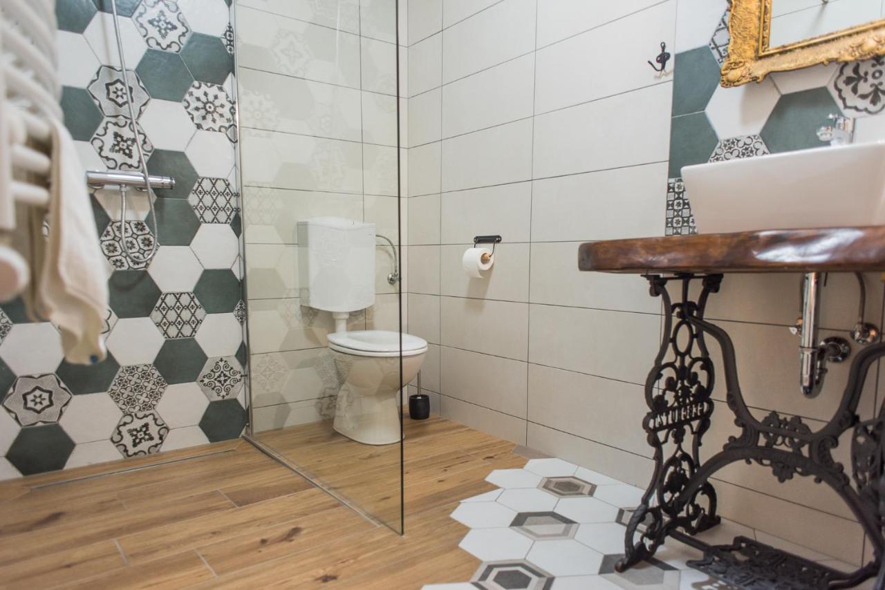Tri Mudraca Inn Karanac Екстериор снимка