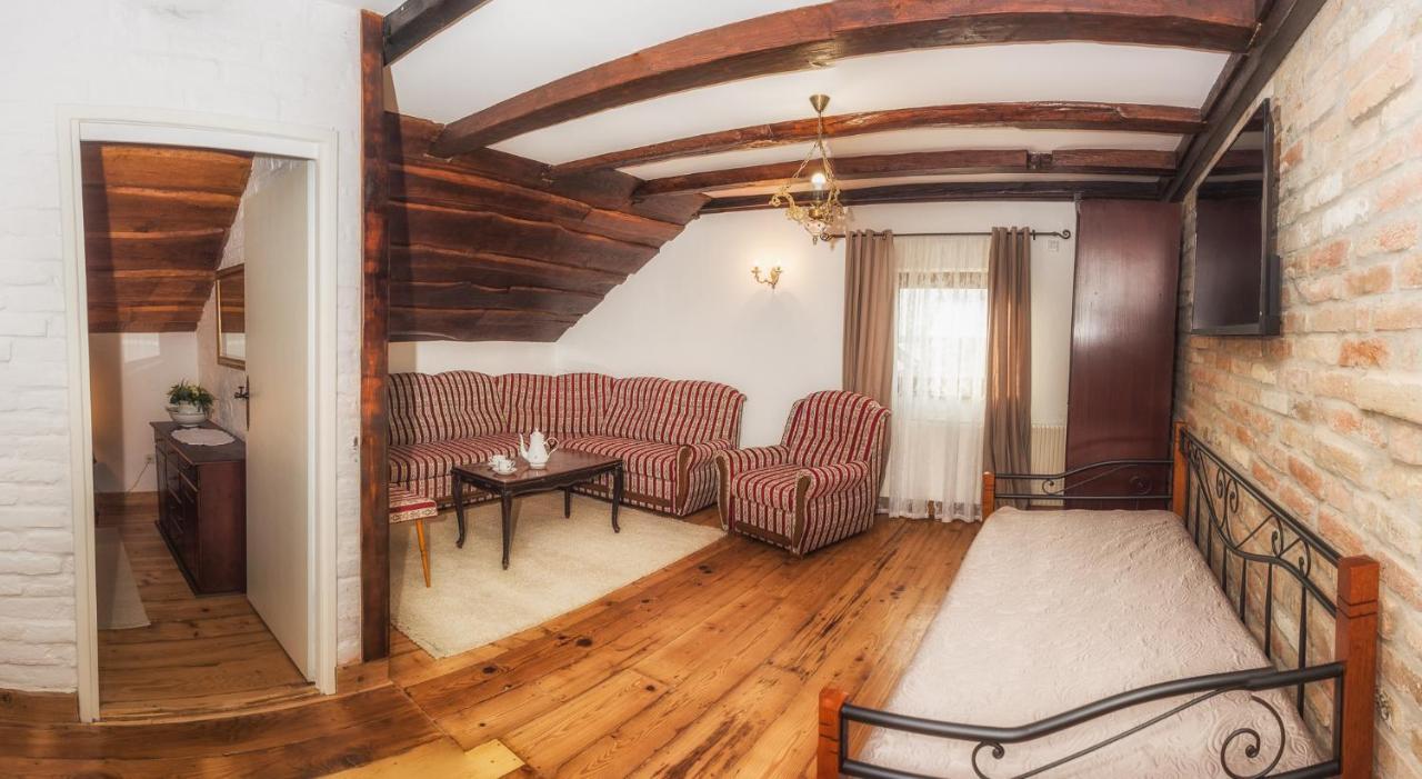 Tri Mudraca Inn Karanac Екстериор снимка