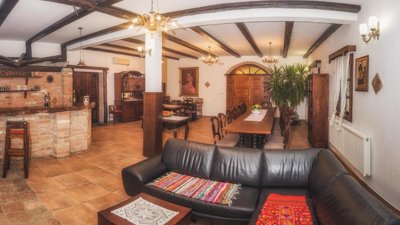 Tri Mudraca Inn Karanac Екстериор снимка