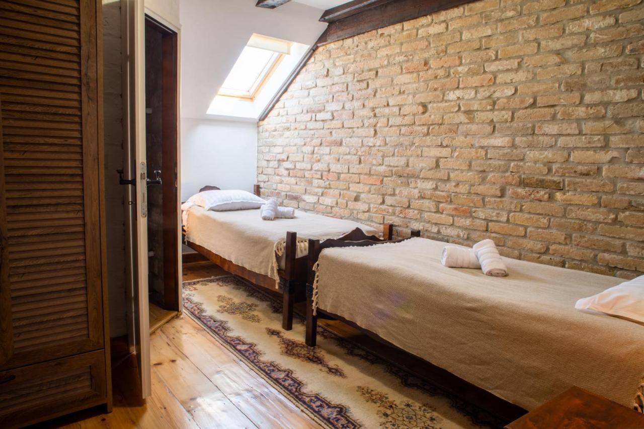 Tri Mudraca Inn Karanac Екстериор снимка