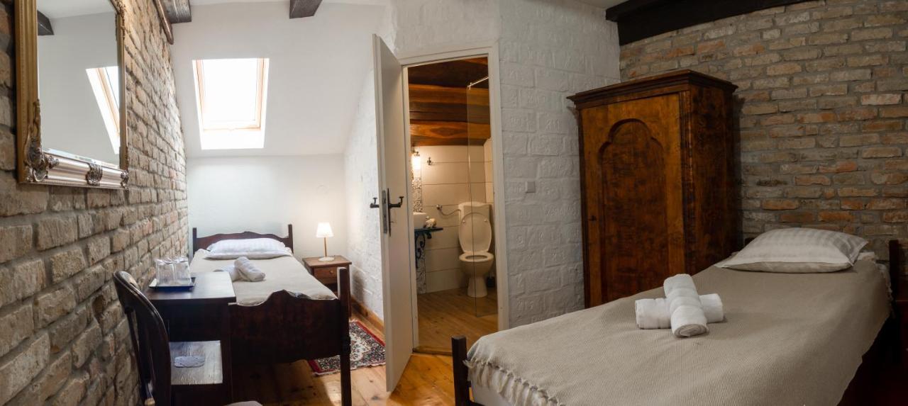 Tri Mudraca Inn Karanac Екстериор снимка